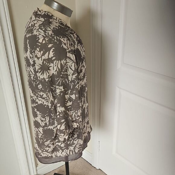 Brown and Crwam Relaxed Blouse with 3/4 Sleeves - Picture 6 of 15